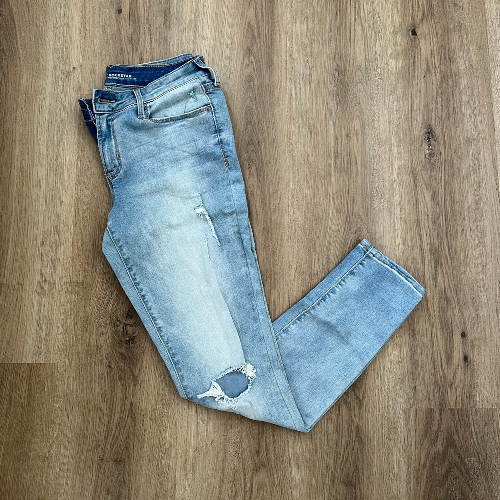 Rockstar skinny jeans mid rise, distressed light wash
